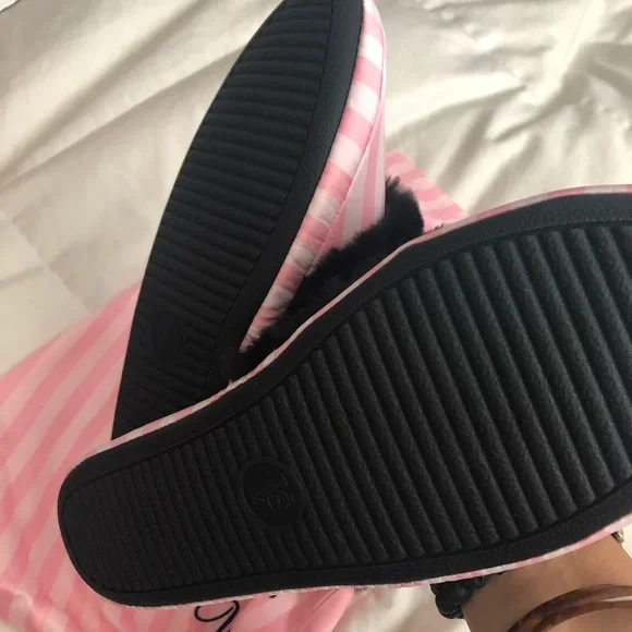 Victoria’s Secret Striped Slippers with pouch - Picture 5 of 6